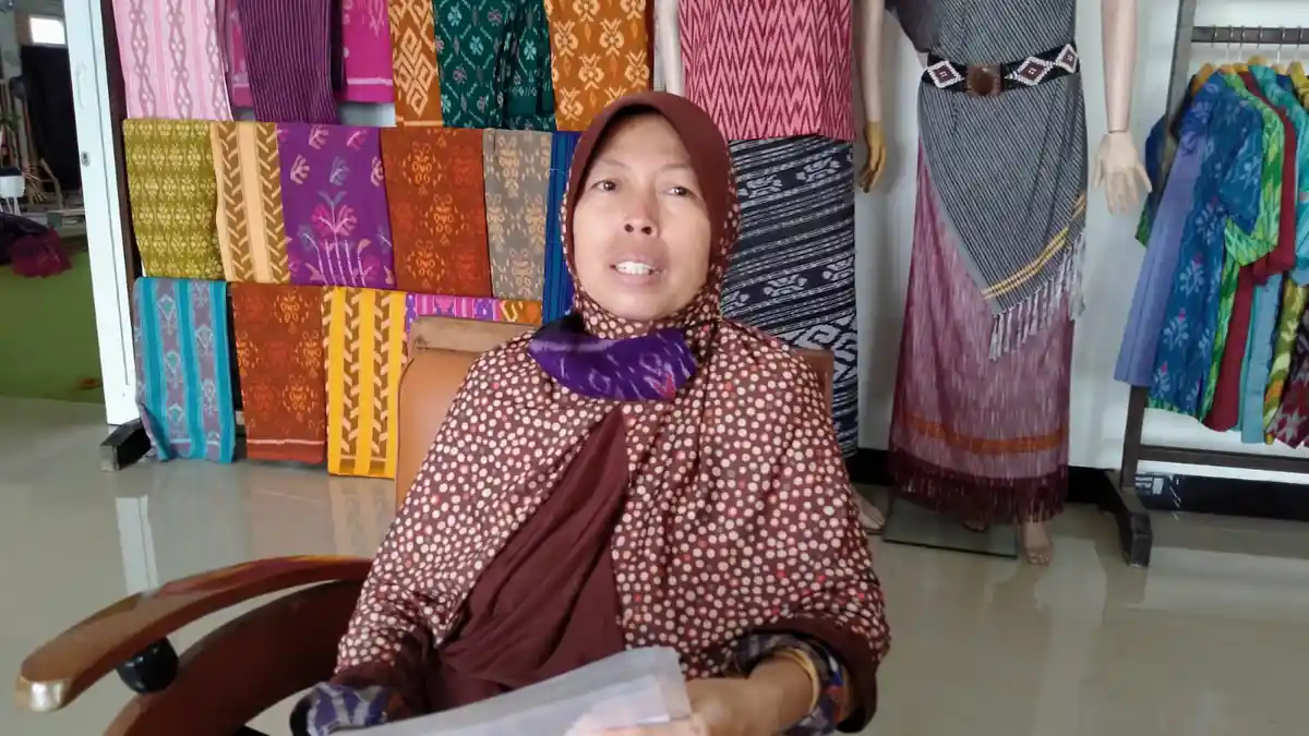 Siti Ruqoyah Mantan TKW  Sukses Jadi Pengusaha Kain Tenun Ikat di Kediri