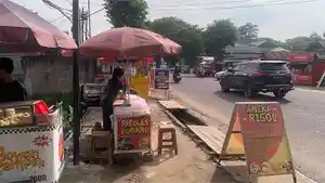 Pedagang-risol-Jambi.jpg