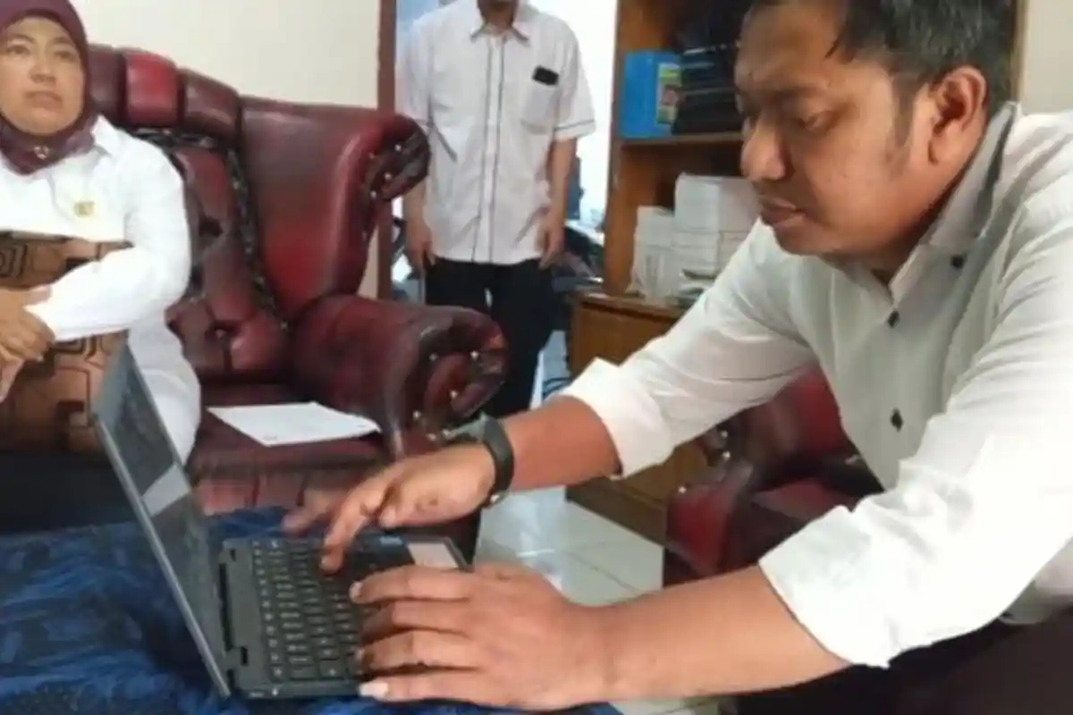 PENAMPAKAN Laptop Chromebook yang Menjerat Nadiem Makarim Dugaan Korupsi, Pantas Kepsek Ngeluh