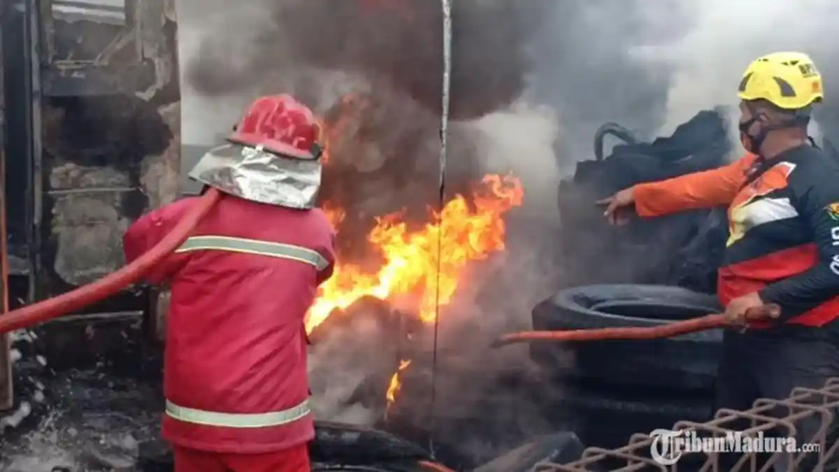 Kebakaran di Garasi Bus Cendana Kota Madiun, Diduga Berasal dari Percikan Api Alat Las Body Bus