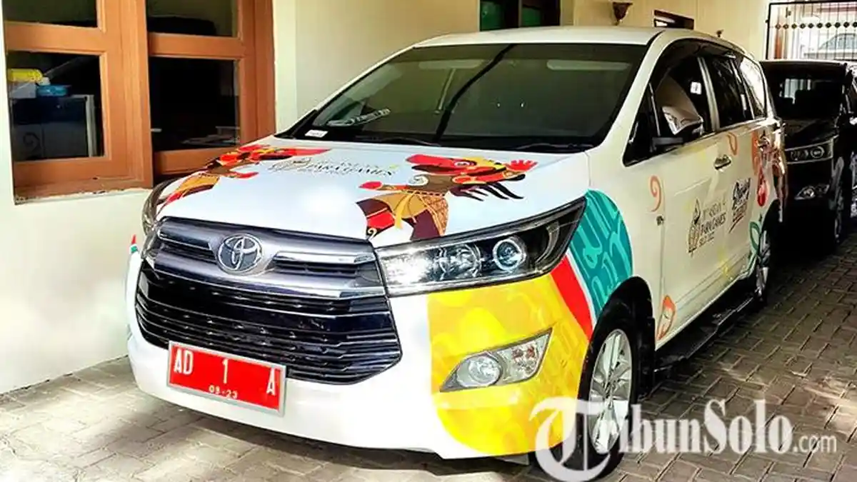 Mobil Gibran Dipasangi Stiker ASEAN Para Games XI 2022, Butuh Waktu 14 Jam  