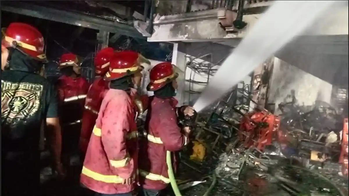 Berjibaku 6 Jam Padamkan Api di Pasar Blahbatuh, Damkar Denpasar Sempat Terkendala Minimnya Hydrant