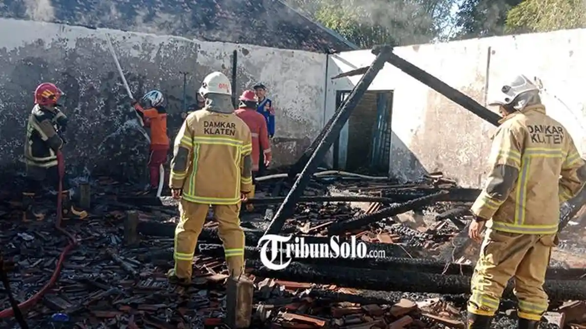 Penyebab Kebakaran Rumah Usaha Pembuatan Kasur di Juwiring Klaten: Percikan Api Mesin Sambar Dakron