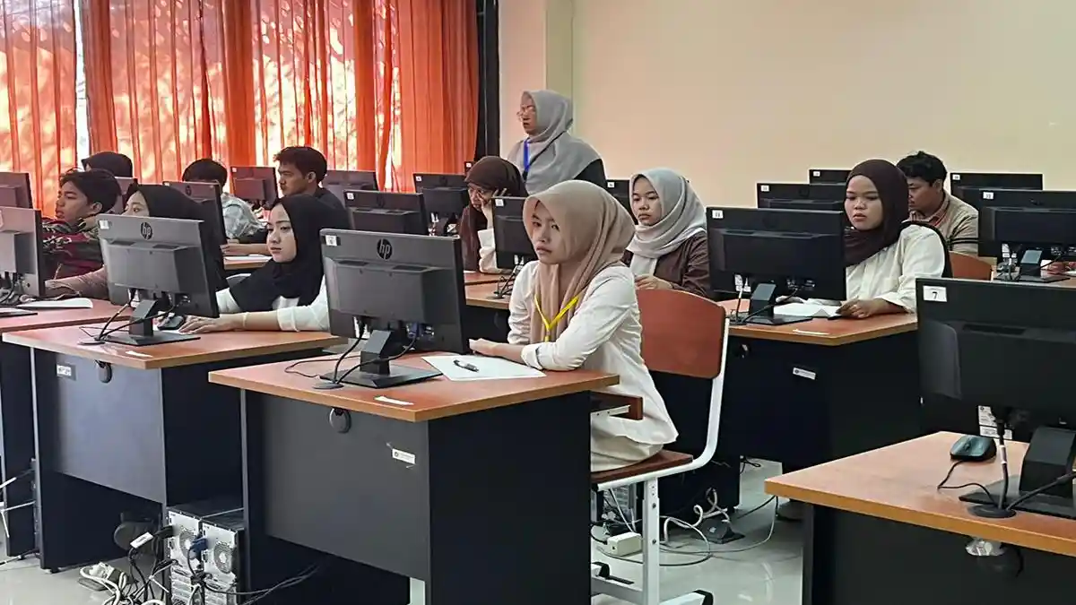 Ratusan Peserta Ikuti Tes UTBK SNBT di Kampus Poltesa Sambas