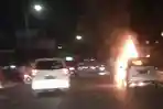 mobil-suzuki-ertiga-terbakar-di-bundaran-aloha-sidoarjo_20181017_210413.jpg
