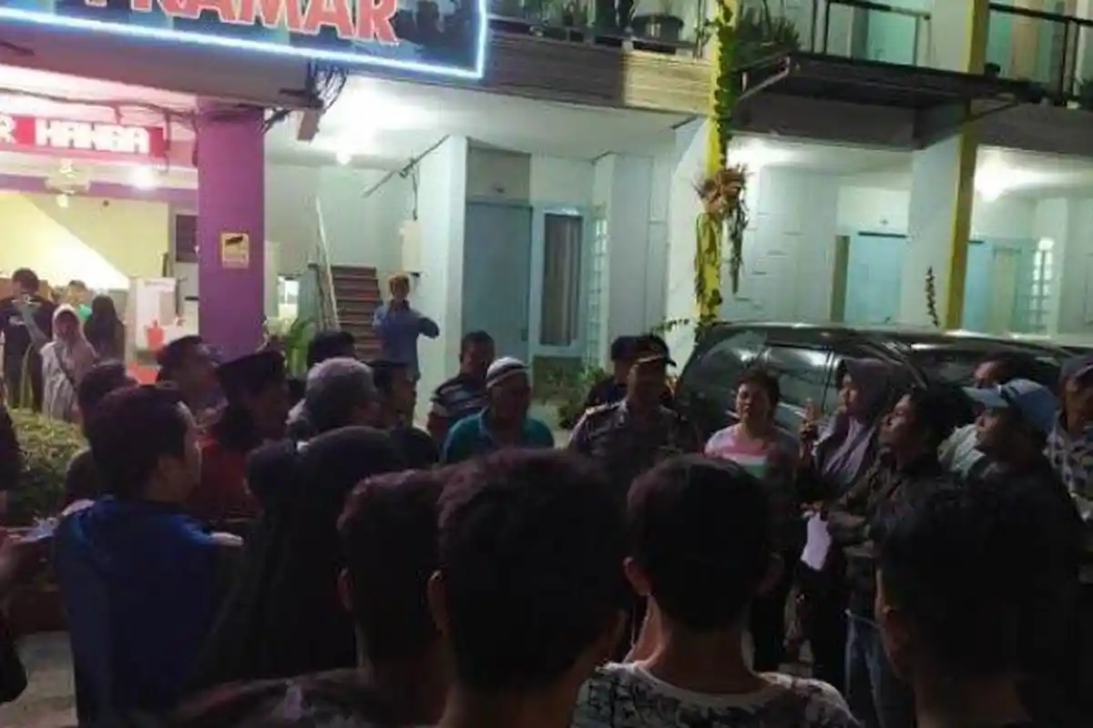 Adegan Intim Terlihat dari Balik Jendela Transparan Sebuah Hotel di Purwokerto, Warga Menggeruduk