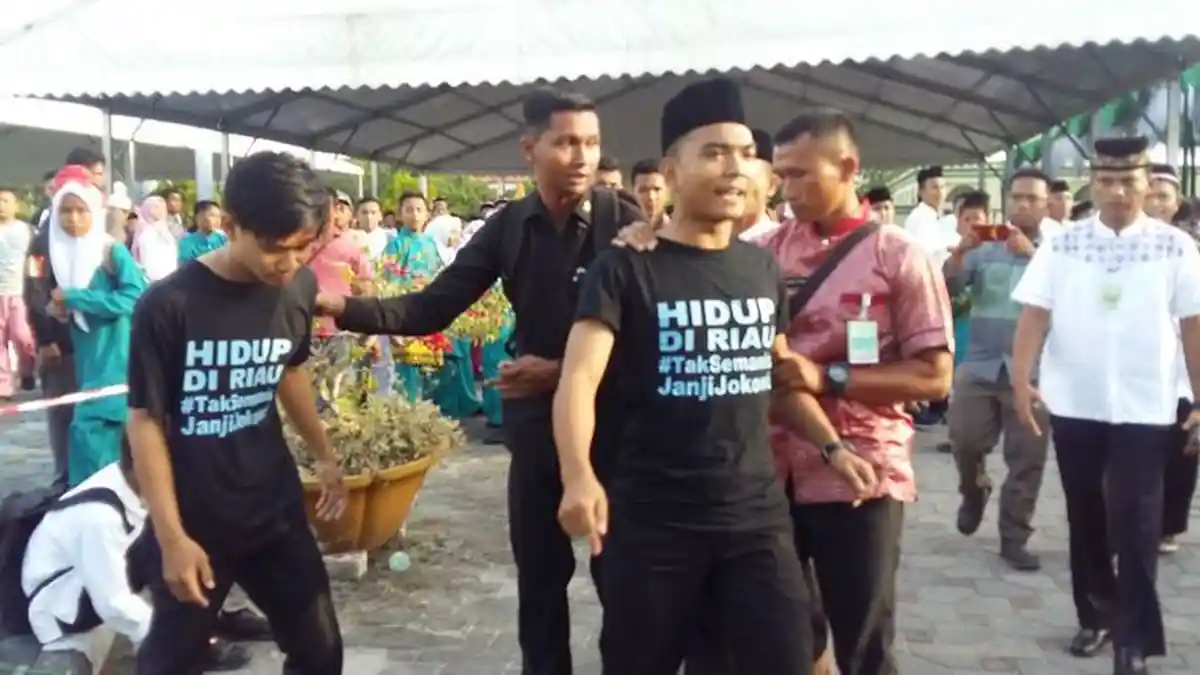 Teriaki Jokowi saat Pidato di Riau, Dua Mahasiswa Diperiksa Polisi