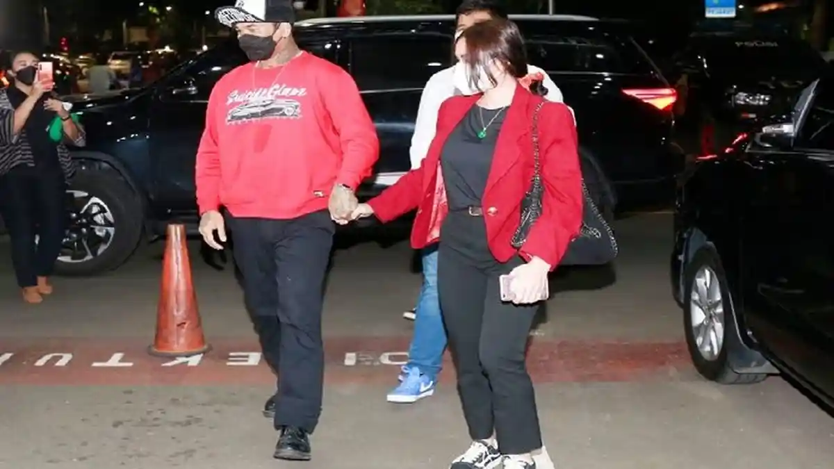 Jerinx SID dan Istri Rela Tempuh Jalur Darat dari Bali Demi Penuhi Panggilan Polda Metro Jaya
