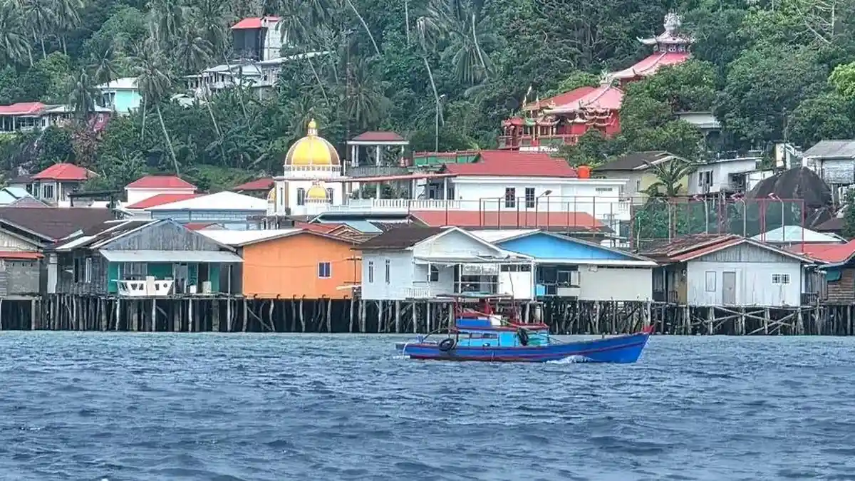Rumah di Lereng Bukit Anambas Jadi Sorotan, BPBD Ingatkan Warga Soal Potensi Longsor - Tribunbatam.id