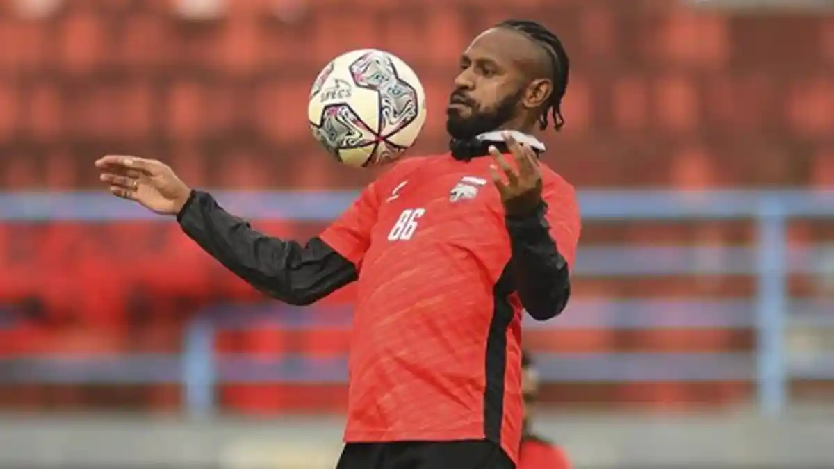 Boaz Solossa Dikarunia Anak Lelaki Pertama, Siap Jadi Bintang Muda Sepak Bola Papua?