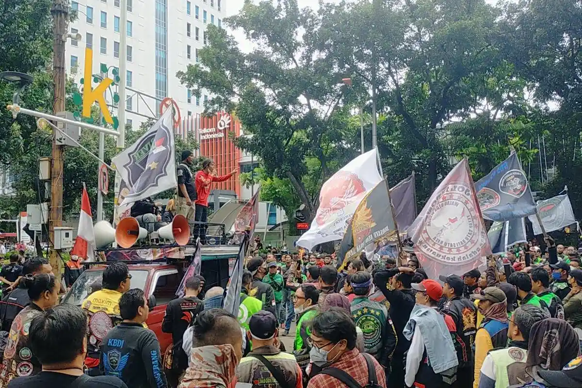 Predator Kepung Gedung DPRD DKI, Tolak Pemberlakuan Jalan Berbayar