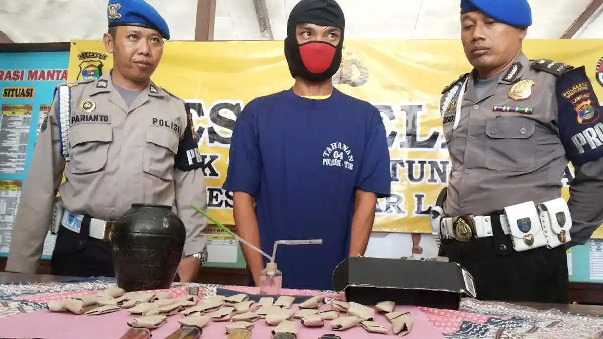 Pelanggan Ganja dan Sabu Feri para Sopir Angkot