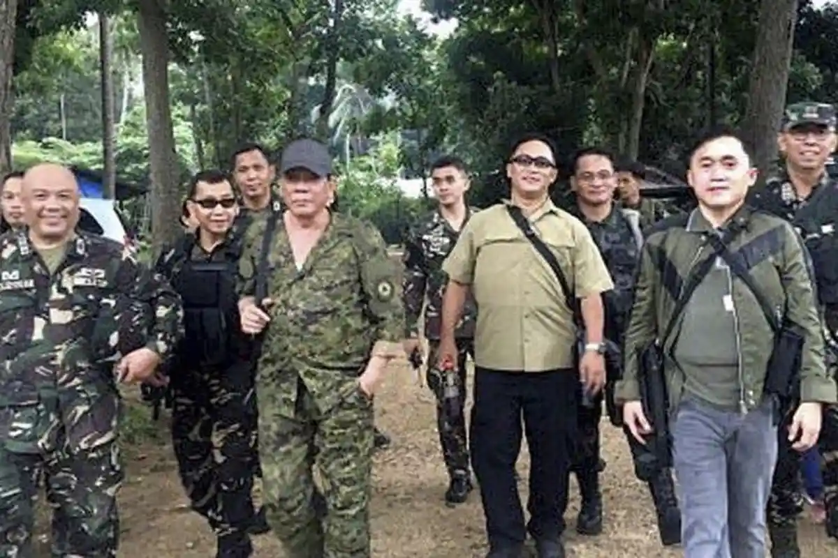 Pengawalnya Ditembak Pemberontak Komunis. Presiden Duterte Perpanjang Masa Darurat Militer