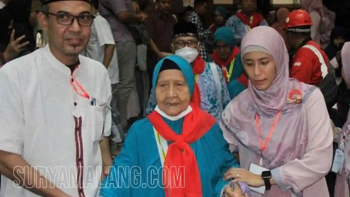 Nenek 87 Tahun asal Gresik Naik Haji Tanpa Didampingi Suami