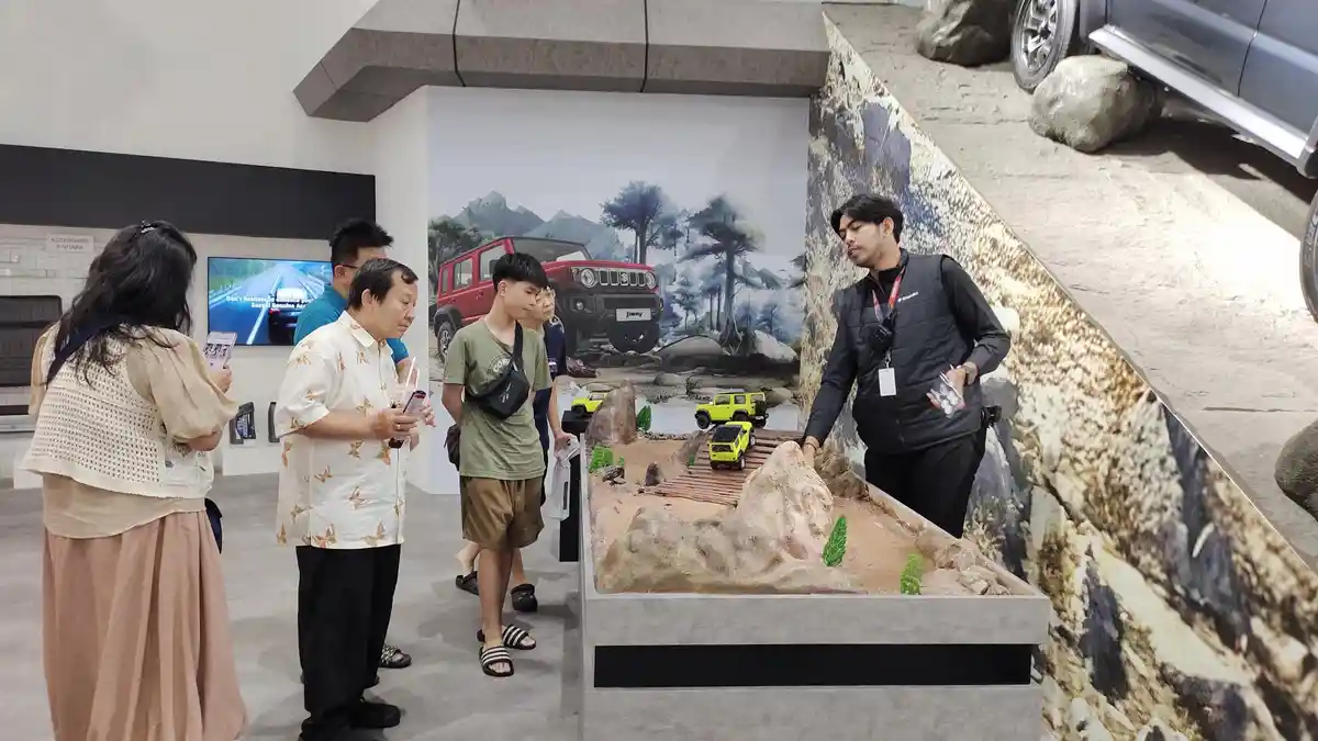 Yuk, Main Offroad Mini Jimny RC dan Simulator Jimny di Booth Suzuki