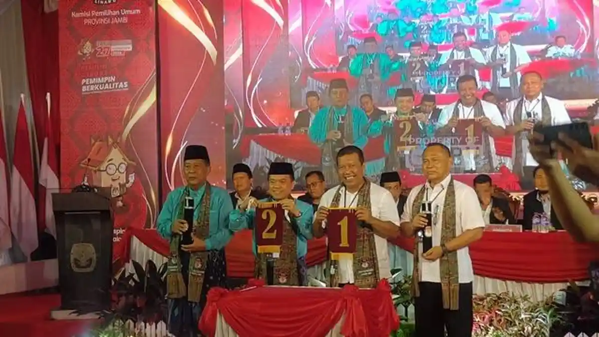 Tim Romi-Sudirman Laporkan Dugaan Black Campaign ke Bawaslu Provinsi Jambi