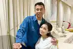 nagita-slavina-dan-raffi-ahmad-mendapatkan-mesin-atm-pribadi.jpg