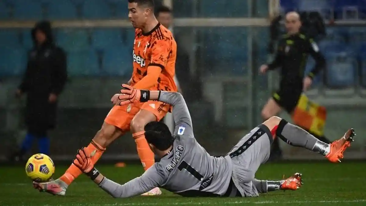 LIGA CHAMPIONS - Rekor Tak Terkalahkan Juventus Hancur, Cristiano Ronaldo Tendang Angin