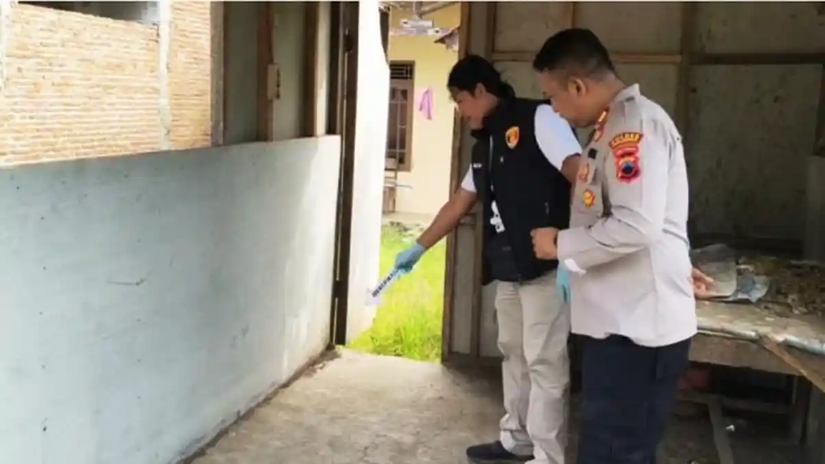 Bayi Perempuan Dibuang Terbungkus Plastik, Warga Sragi Pekalongan Gempar