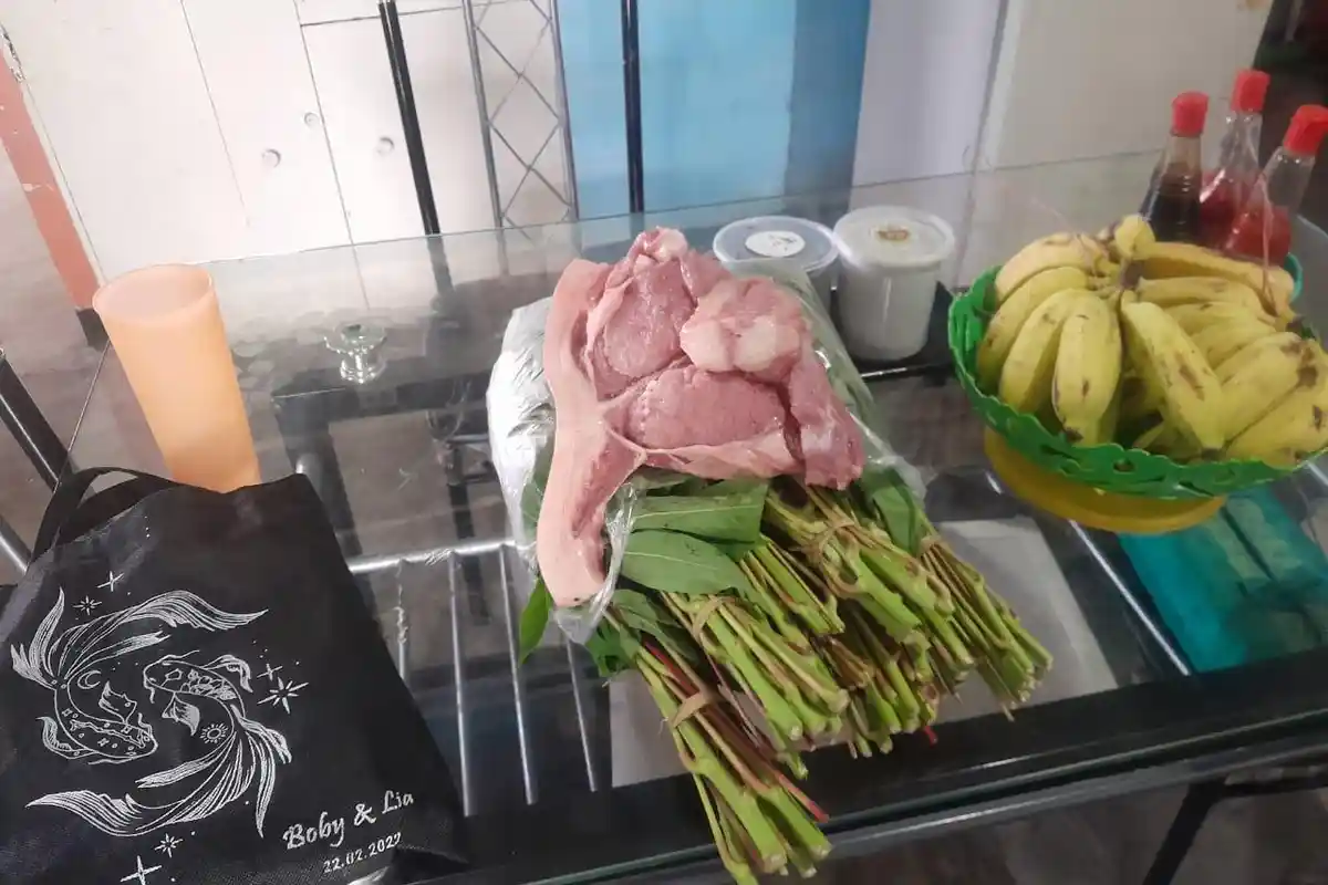 Kuliner Khas NTT, Daun Ubi Spesial Balek Daging Babi Makan Sambil Nonton Sepakbola Piala Dunia 2022