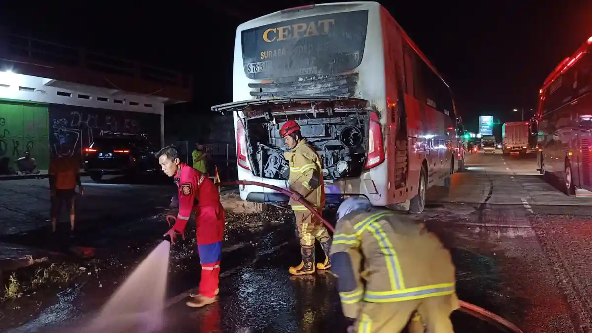 Satu Unit Bus Terbakar di Klaten, Puluhan Penumpang Berhamburan Keluar