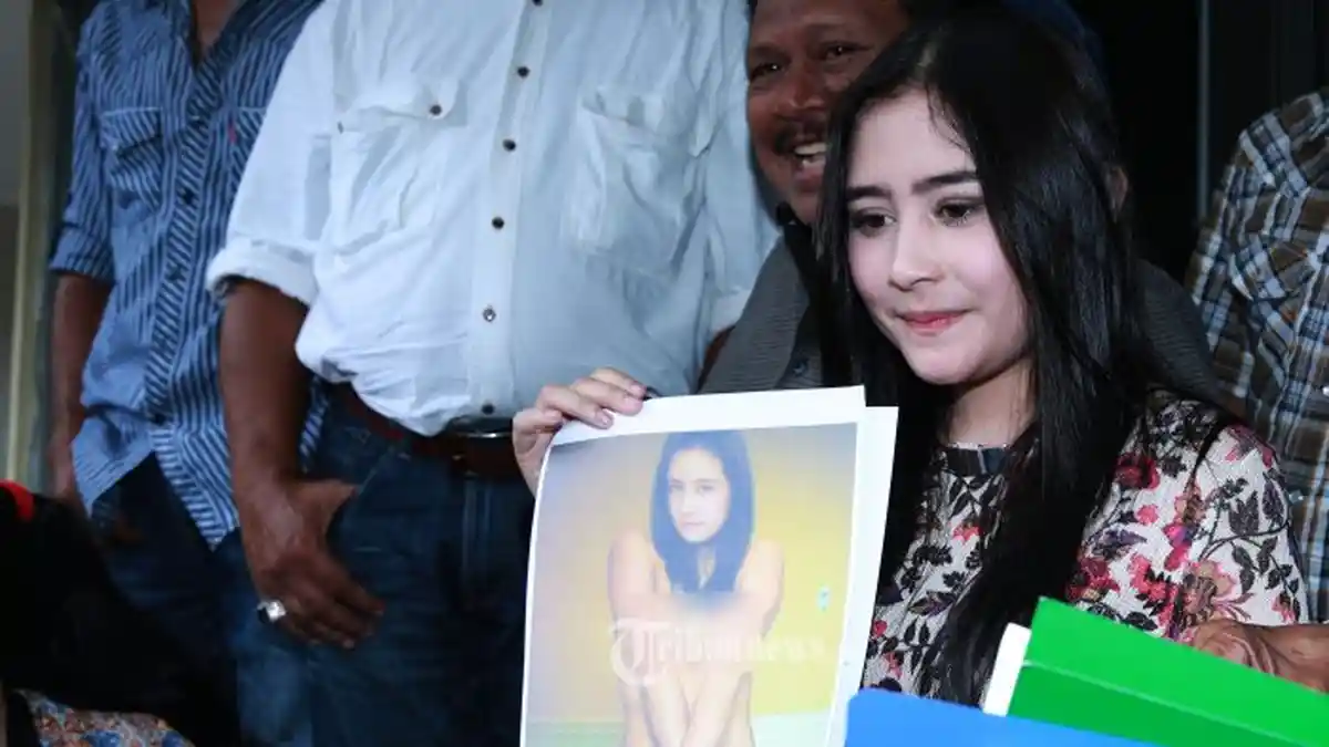 Prilly Latuconsina Tunjukkan Bukti Foto Bugil ke Polisi