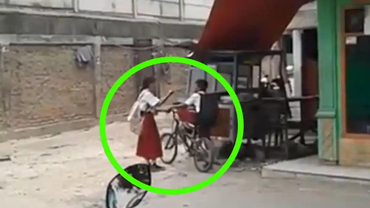 Heboh Video Bocah SD Putuskan Pacar di Pinggir Jalan Gegara Selingkuh, Endingnya Tak Terduga