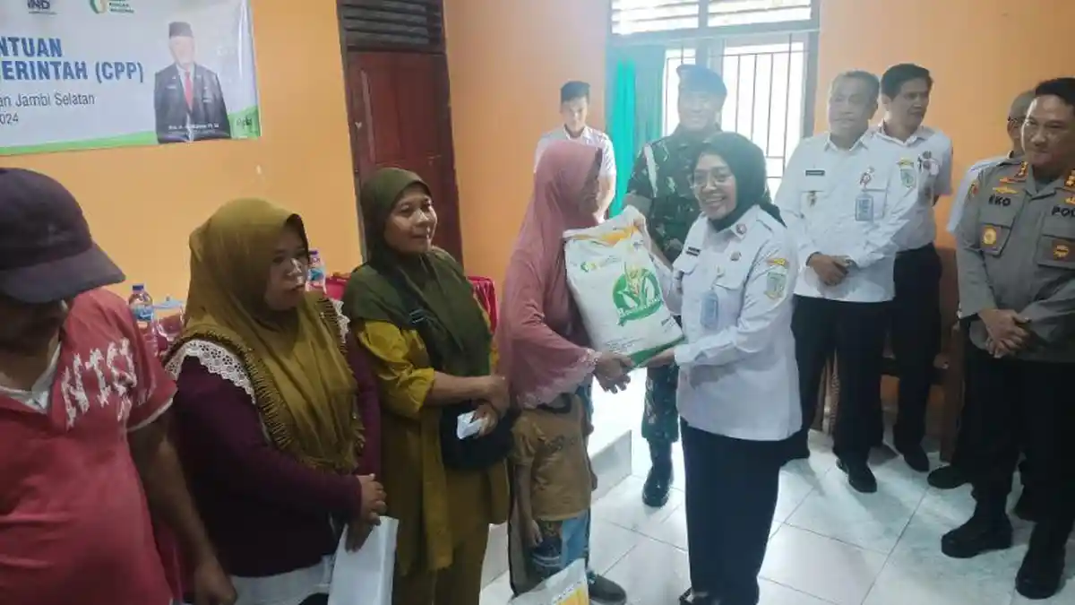 630 Kelurga di Kelurahan The Hok Terima Bantuan Beras