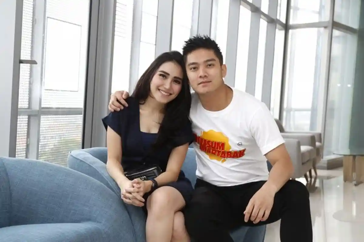 Dikabarkan Posesif, Boy William Akui Ayu Ting Ting Bakal Marah saat Lama Balas Chat