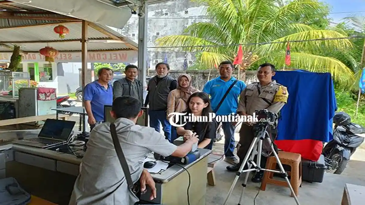 Disdukcapil Singkawang Jemput Bola Perekaman KTP El di Kelurahan Pasiran