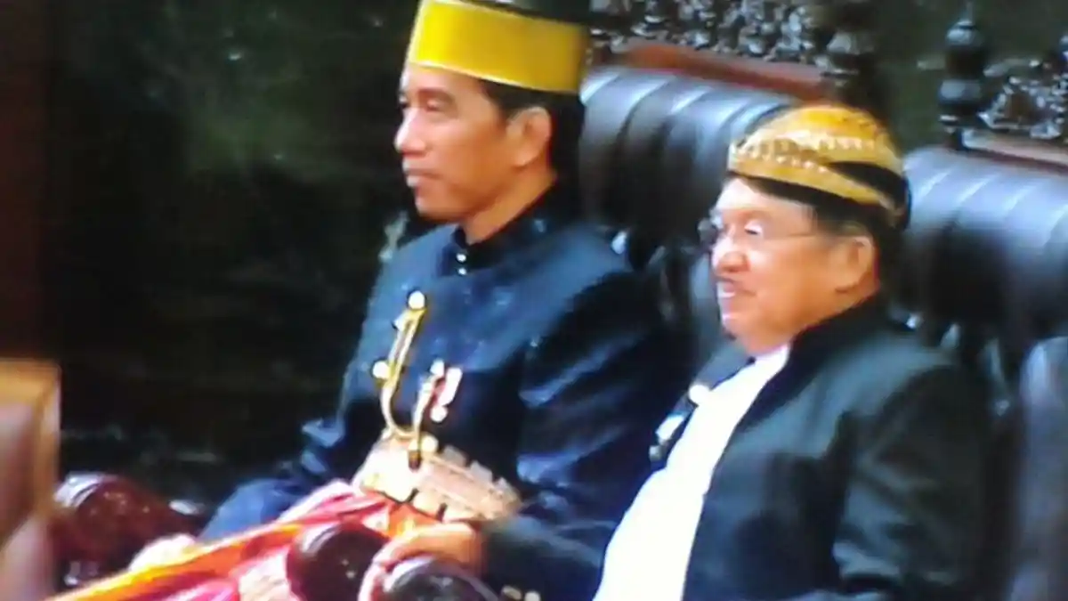 Jokowi Kenakan Pakaian Adat Bugis, Jusuf Kalla Adat Solo