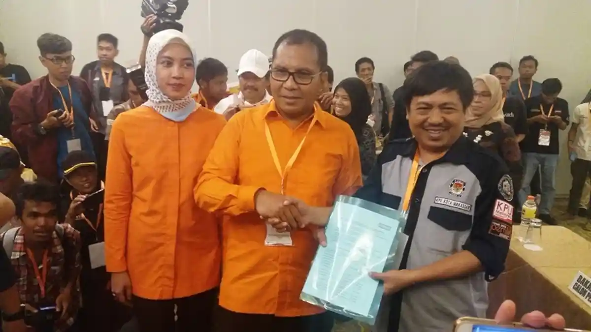 Datang ke KPU Didamping Beberapa Ketua Partai, Wali Kota Makassar Mendaftar Lewat Jalur Independen
