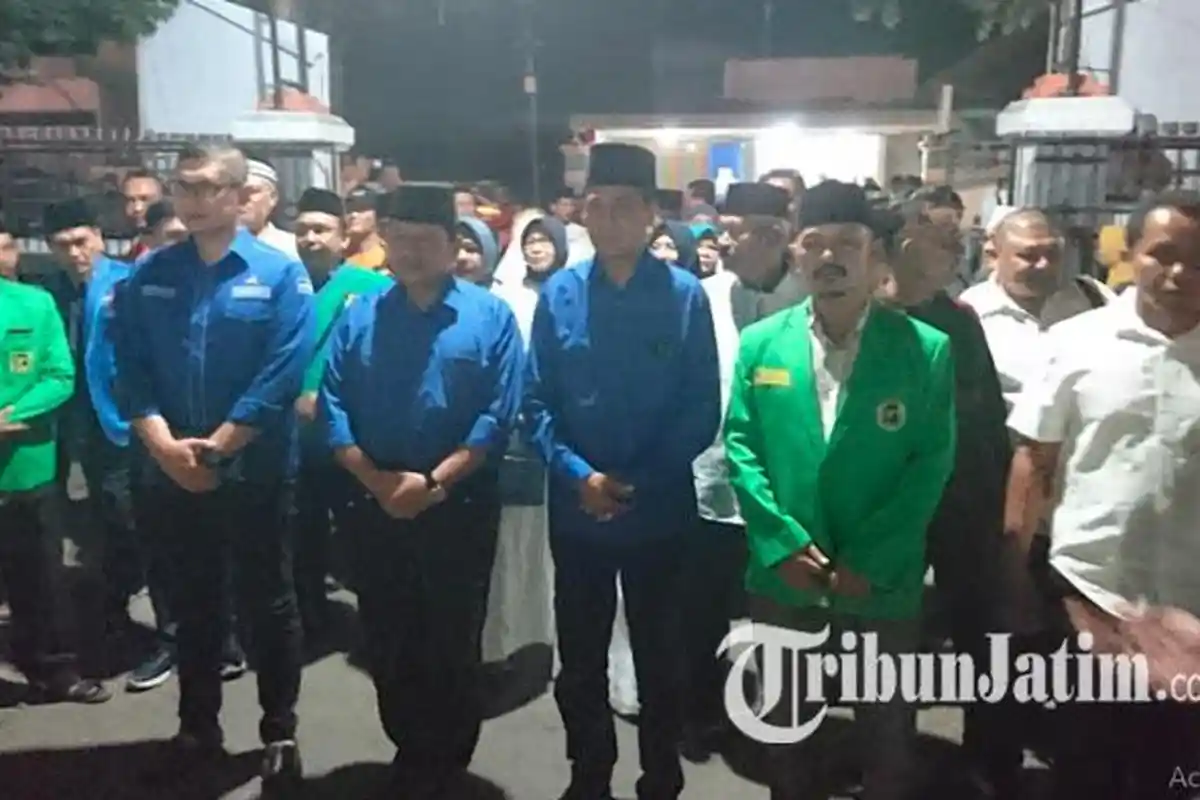 Diusung 4 Partai, Santoso-KH Samsul Daftar ke KPU Tulungagung, Janjikan Perubahan Menuju Kebaikan