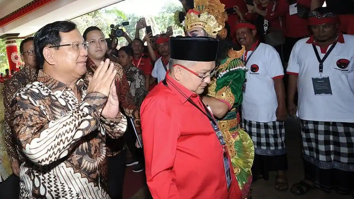 Prabowo Disambut Meriah di Kongres PDIP, Megawati: 2024 Tempur Lagi, Siap?