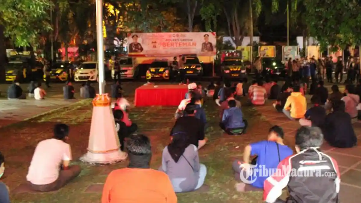 73 Orang Nongkrong di Warung Kopi dan Terjaring Razia Jam Malam PSBB Jilid II Gresik