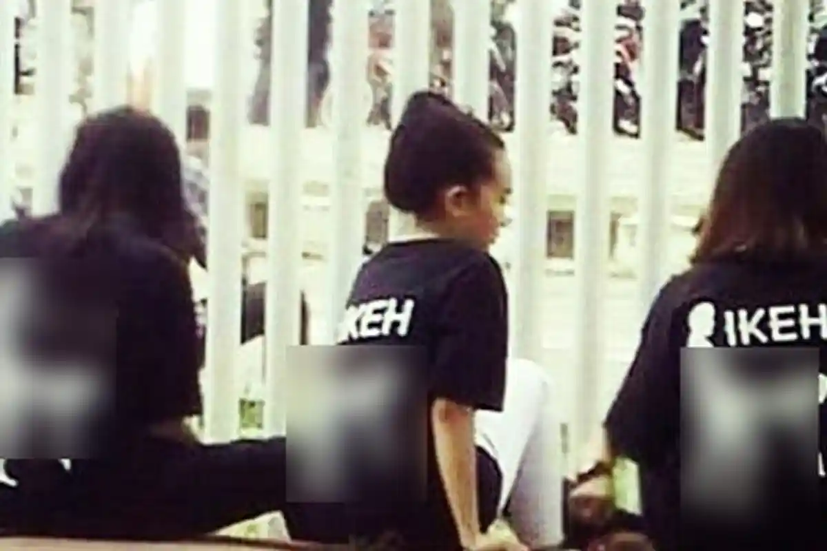 Remaja Kenakan Kaus Bertulisan Porno 'Ikeh' Tapi Tak Paham Arti, Ini Makna Aslinya!