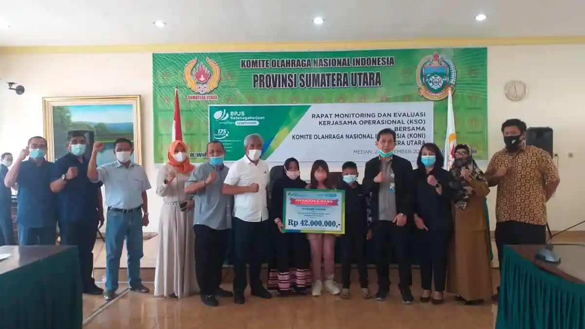 Keluarga Alm Nanang Suheri Terima Santunan dari KONI Sumut dan BPJS