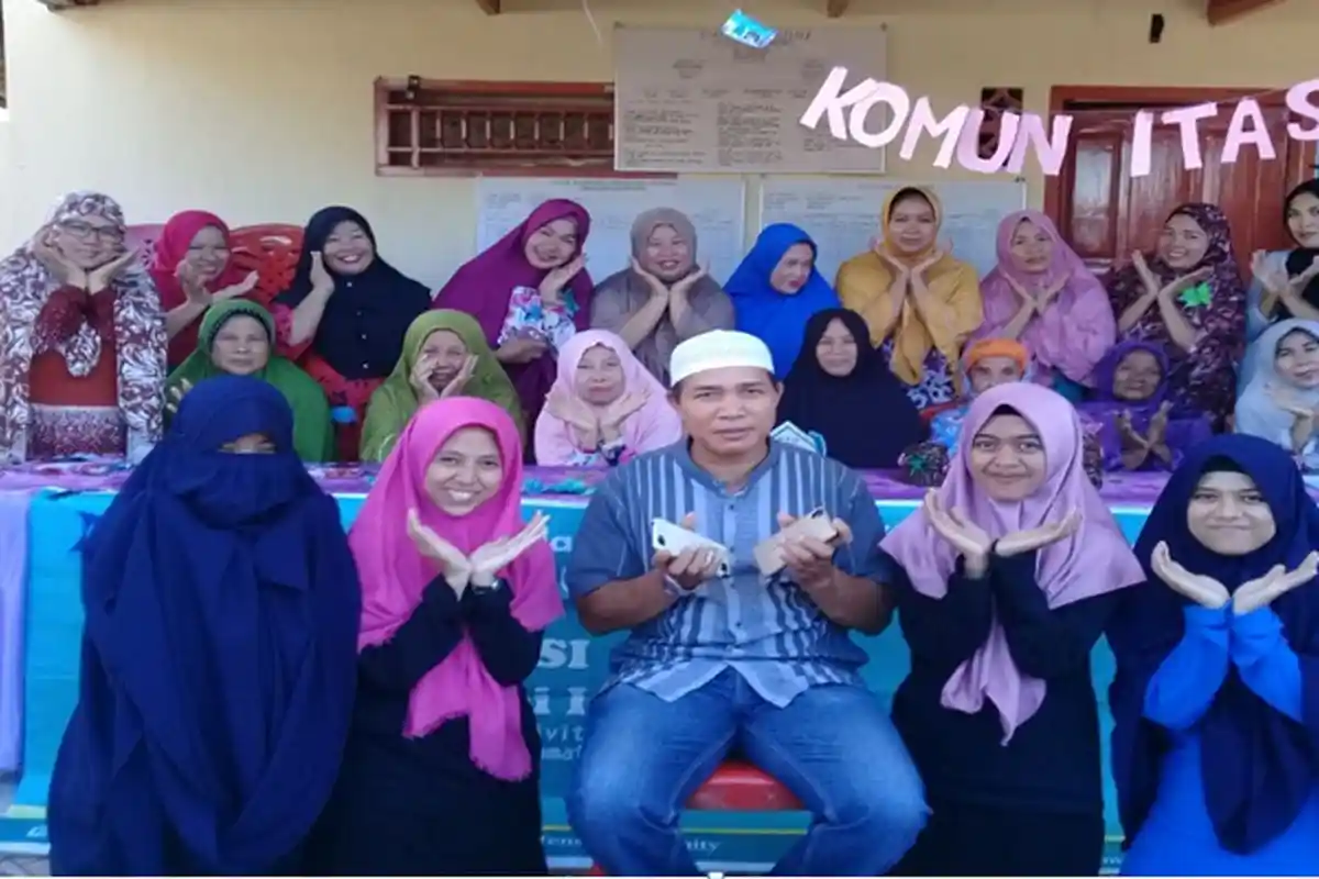 Program Tenda Seni Lansia Mahasiswa Unhas Efektif Jadi Terapi Psikososial