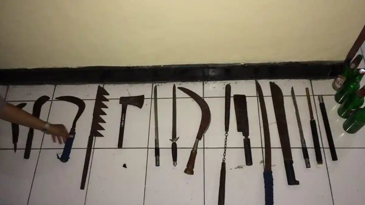 Pelajar Bawa Pemukul Besi, Pisau Dapur, Hingga Kartu Remi