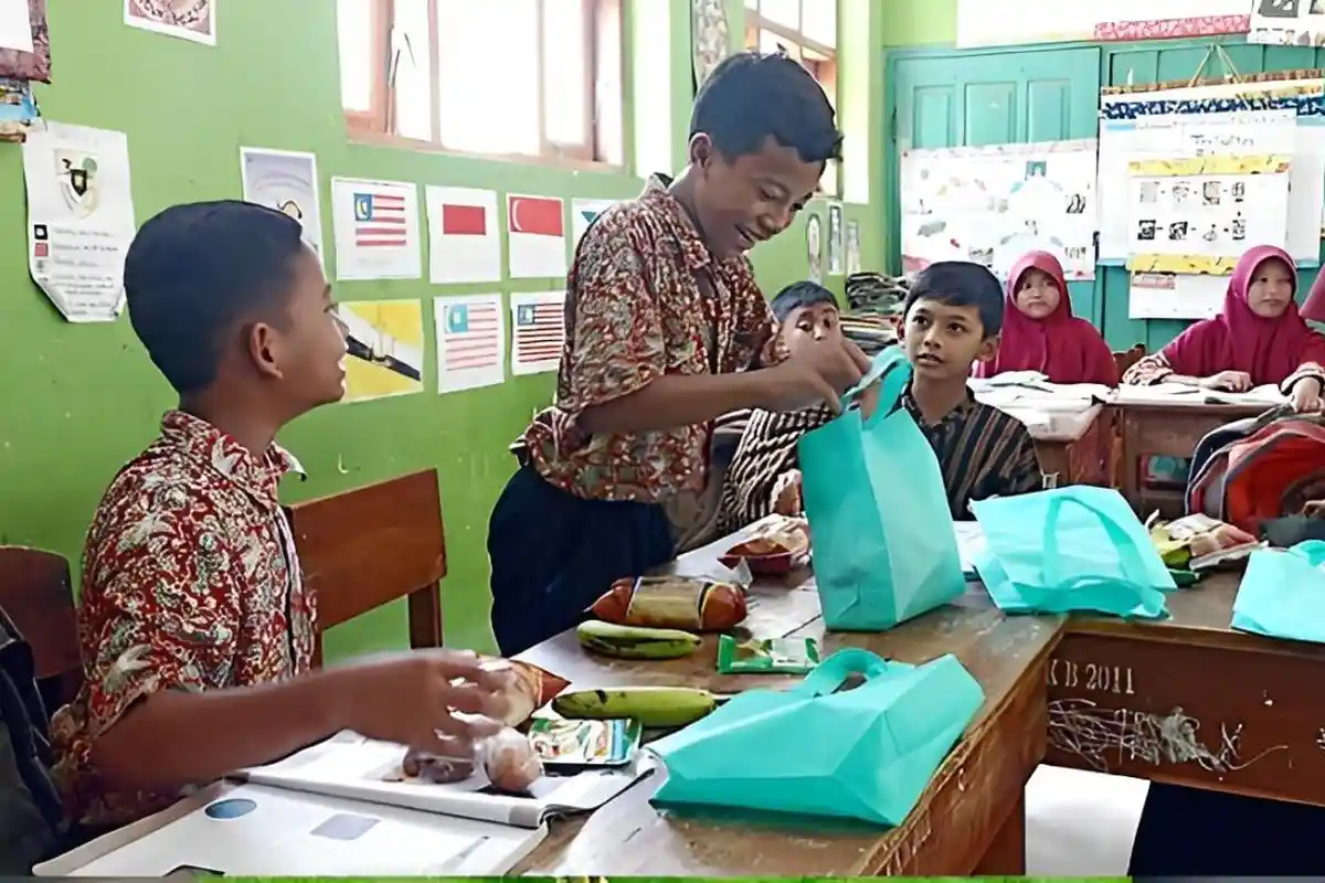 Program MBG di Kediri Tetap Berjalan Selama Ramadan, Menu Disesuaikan Seperti Takjil