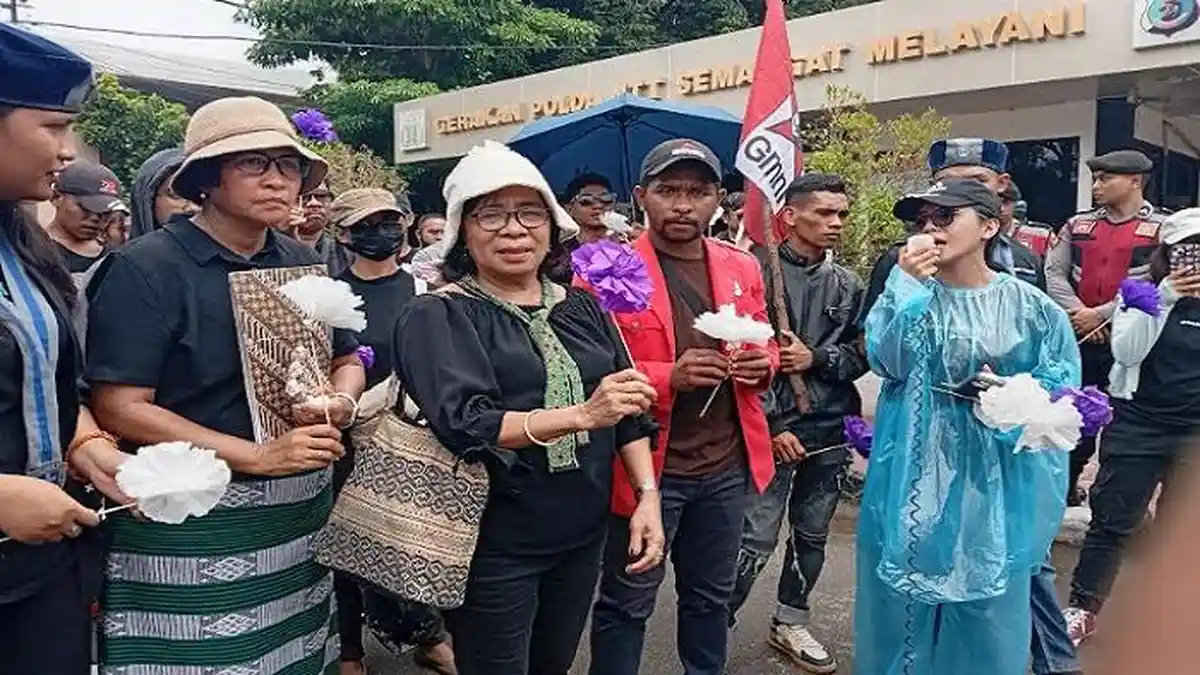 Nilai Filosofi Bunga Warna Ungu dan Putih Untuk Polisi dari Koalisi Masyarakat Sipil