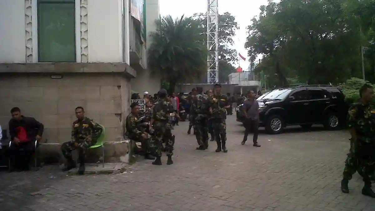 Kantor PPP di Jalan Diponegoro Masih Dijaga Massa Angkatan Muda Kabah