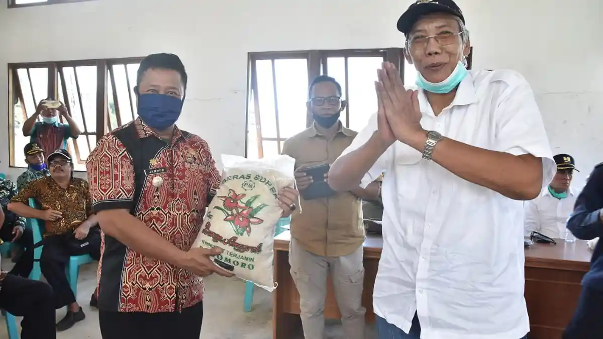 Bupati Jarot Minta Warga Terdampak Covid-19 yang Belum Menerima Bantuan Didata