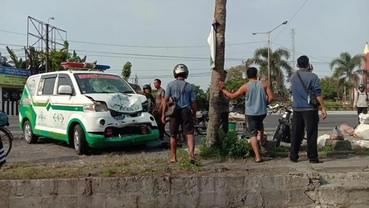 Pengendara Motor Tewas Tertabrak Ambulans di Traffic Light Tugu Pensil Kulon Progo