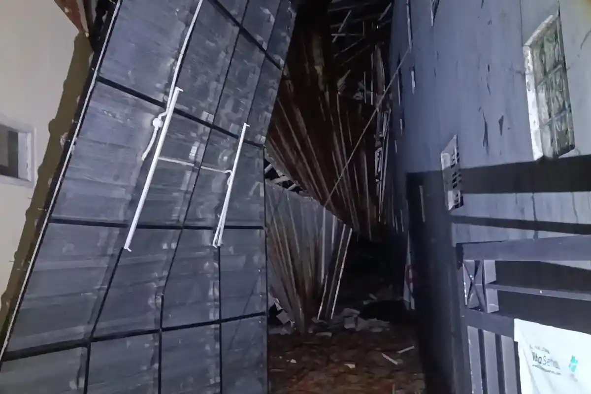 Detik-Detik Puting Beliung Hajar Klinik di Ciledug Cirebon: Sembilan Ruang Hancur, IGD Hilang Atap