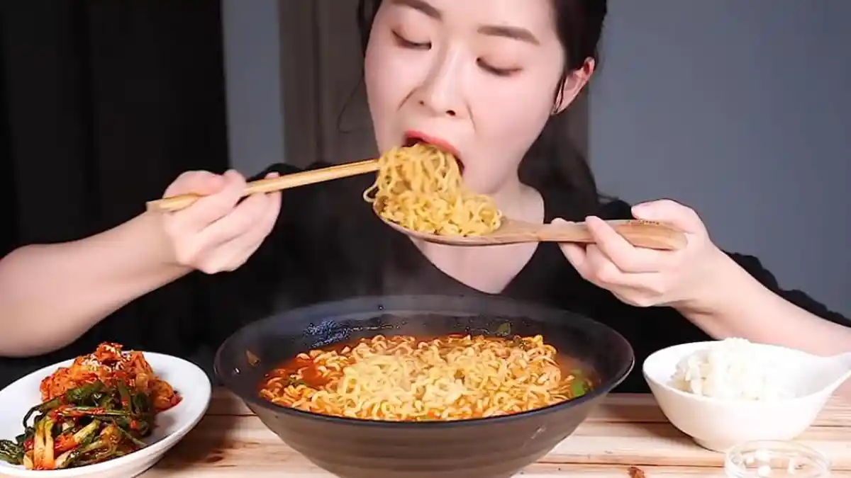 Resep Ramen Kuah Pedas, Tambahkan Bubuk Cabai Merah dan Gochujang