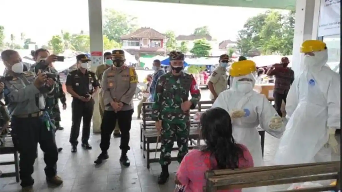 Patroli Gabungan Sidak Prokes di Tabanan Bali, Puluhan Warga Diminta Ikuti Rapid Test Antigen