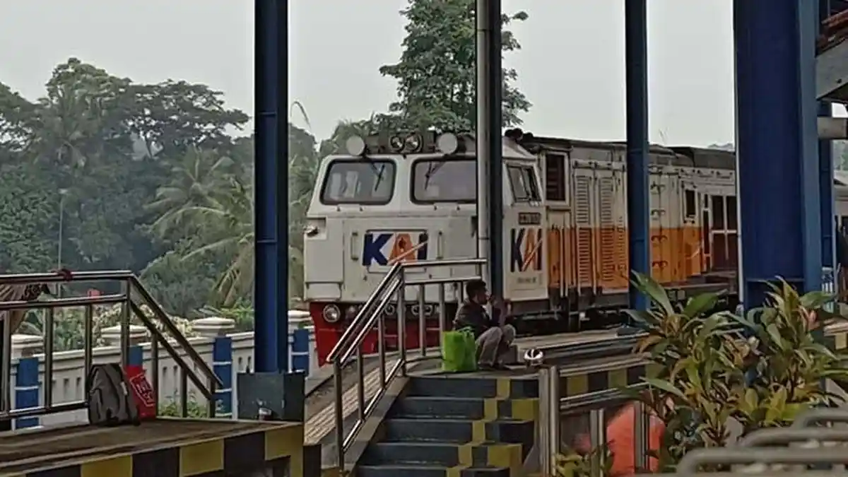 Waduh! Kereta Api Pangrango Sukabumi-Bogor Mogok di Stasiun Maseng, Begini Nasib Para Penumpangnya