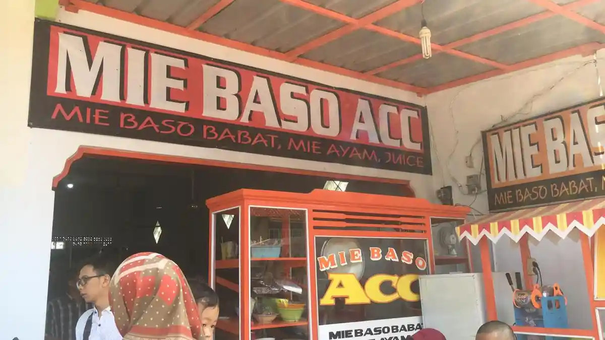 Tidak Libur Saat Lebaran, Pedagang Bakso Ini Kebanjiran Pelanggan