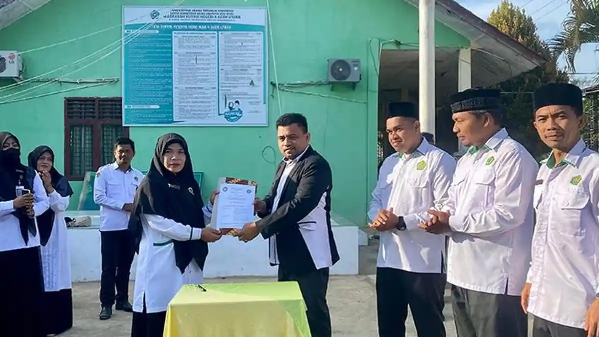 Warek USM Banda Aceh Jadi Pembina Upacara di MAN 4 Aceh Utara, Motivasi Siswa Agar Berani Bermimpi